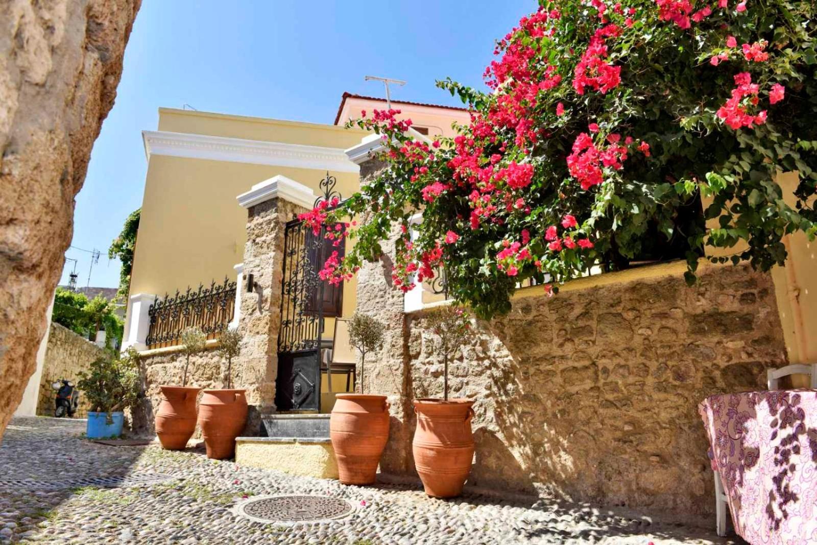 Ferenikis Luxury House Old Town